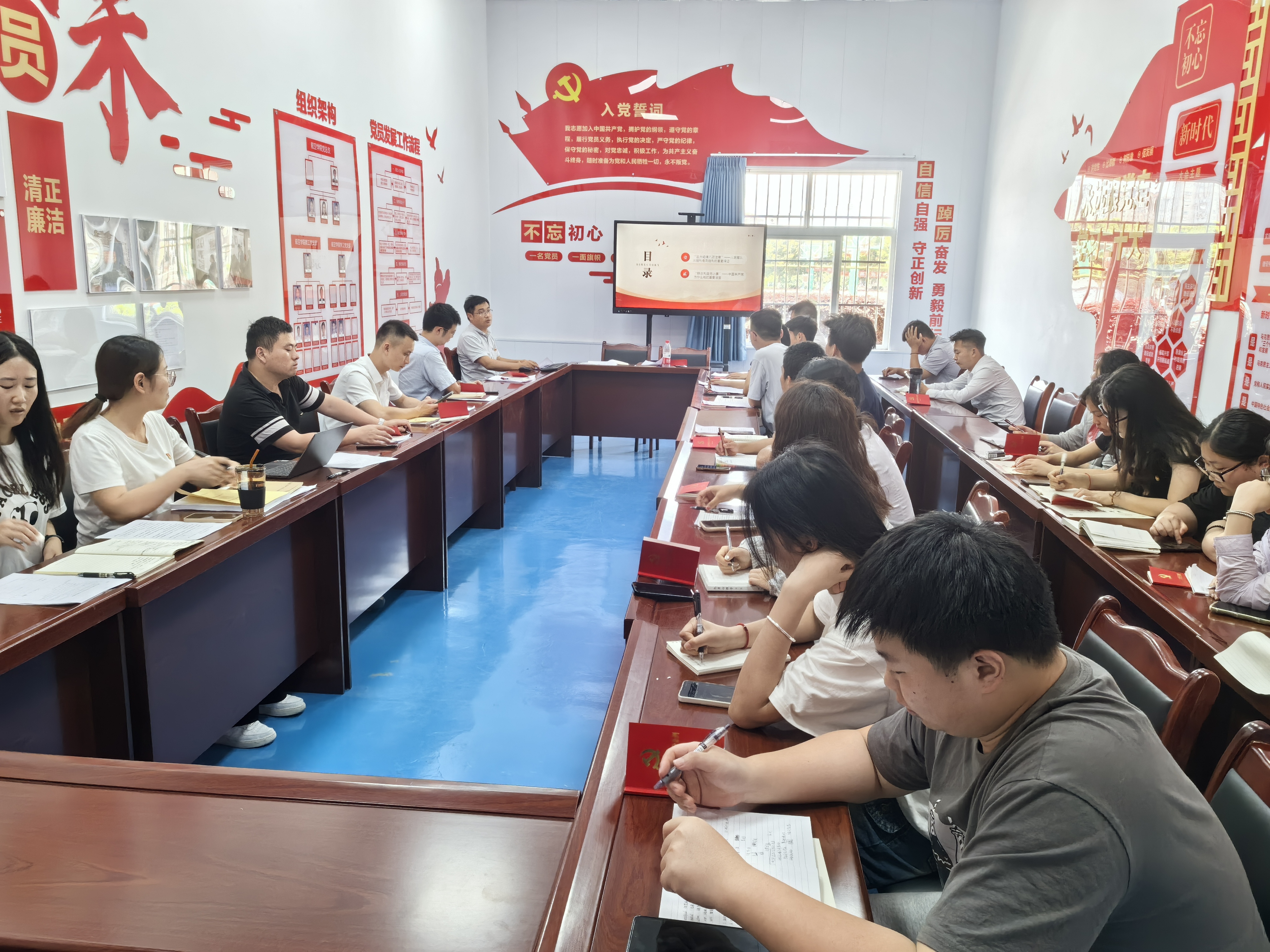 胡圣知讲党课.jpg
